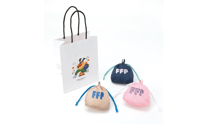FREDRIK × Monkey Studio 光沢のあるシルバー素材のギフトラッピング